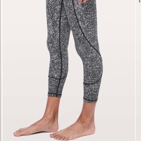 *RARE* Lululemon In Movement Tight 25" *Everlux - Picture 10 of 10